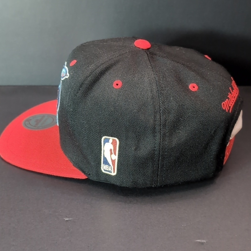 Mitchel & Ness Hardwood Classics Rockets Men's Flat Bill Black/Red Snapback Hat. - Picture 4 of 11